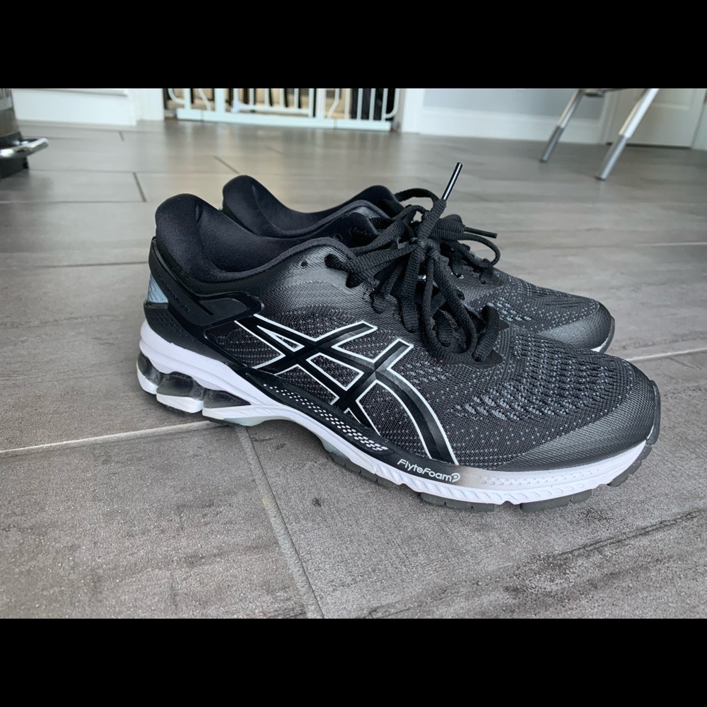 EUC ASICS Gel Kayano 26. Women size 9.